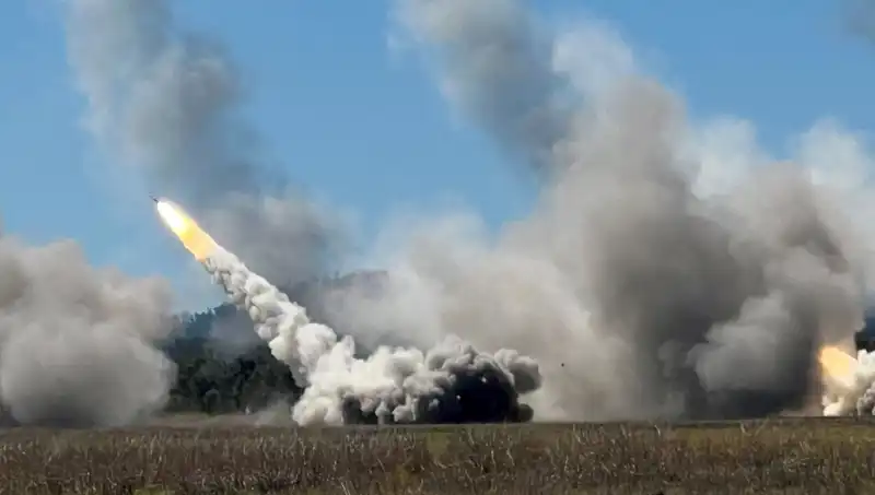 Avustralya’nın En Büyük Askeri Tatbikatında HIMARS Atışı Gerçekleştirildi!