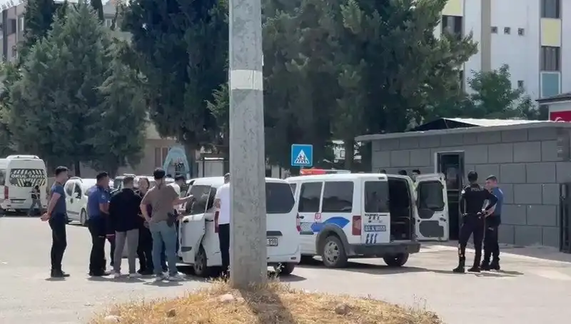 Adliyenin Kapısında Korkunç Kavga: 5 Yaralı ve 7 Gözaltı