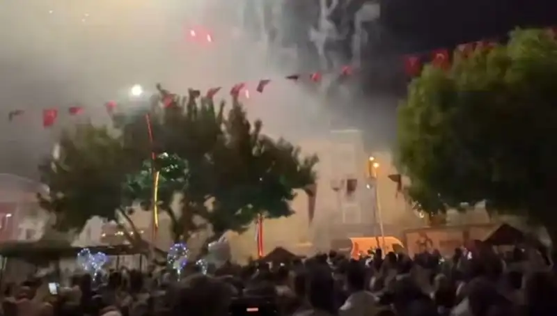 Havai Fișek Gösterisi Sonrasında Hastanelik Olanlar İçin Acil Yardım Gerekli