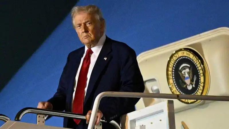 Trump, Lahey'de Gerçekleşecek NATO Zirvesi İçin Yola Çıktı
