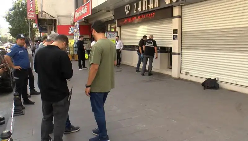 Cadde Ortasında Kuyumcu Soyma İnfial Yarattı: Güpegündüz Saldırı!