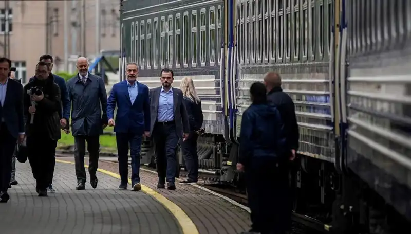 Dışişleri Bakanı Fidan, Ukrayna Ziyaretinde Önemli Görüşmeler Gerçekleştirdi