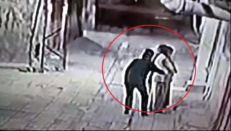 Kapkaççılara Sürpriz Baskın: Polisler Pazarcı ve Simitçi Kılığına Girdi