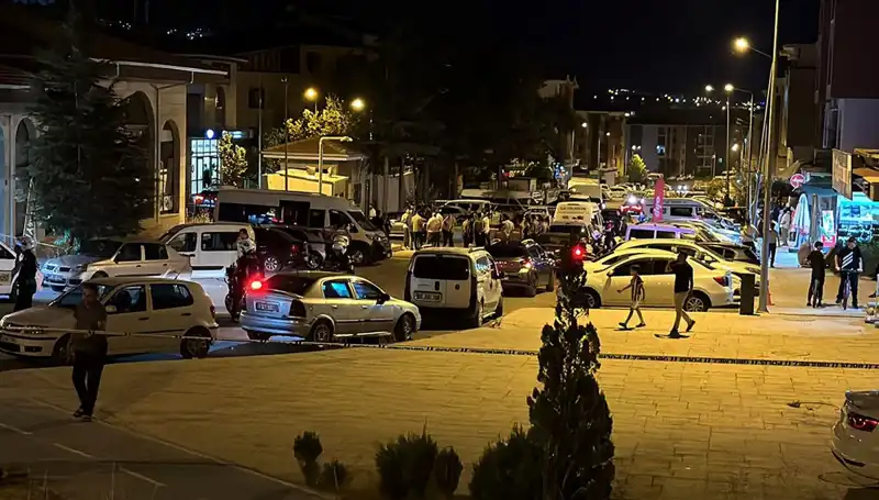 Aileler Arasındaki Tartışma Kanlı Bir Kavgaya Dönüştü: 1 Ağır Yaralı