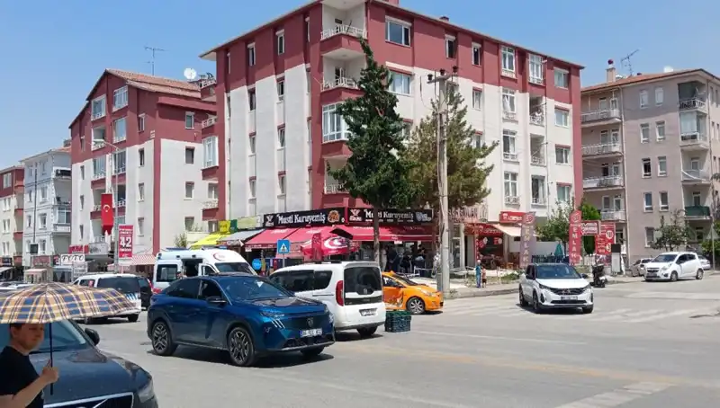 Taksi ile Otomobil Çarpıştı: Kaza Yerin de Neler Yaşandı?