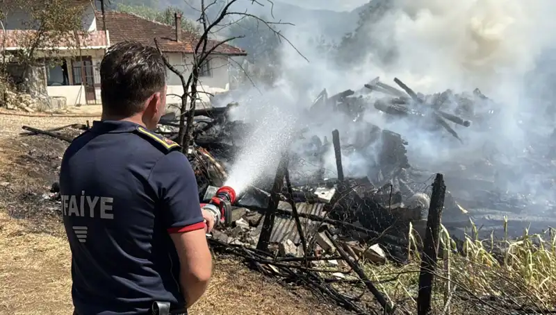 Evde Yangın Ormandaki Felakete Dönüştü: Ekipler Seferber Oldu