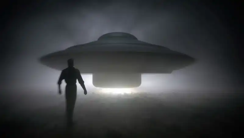 UFO Uzmanı Uyardı: İnsanları Hedef Alan Uzaylı Tehdidi Var!