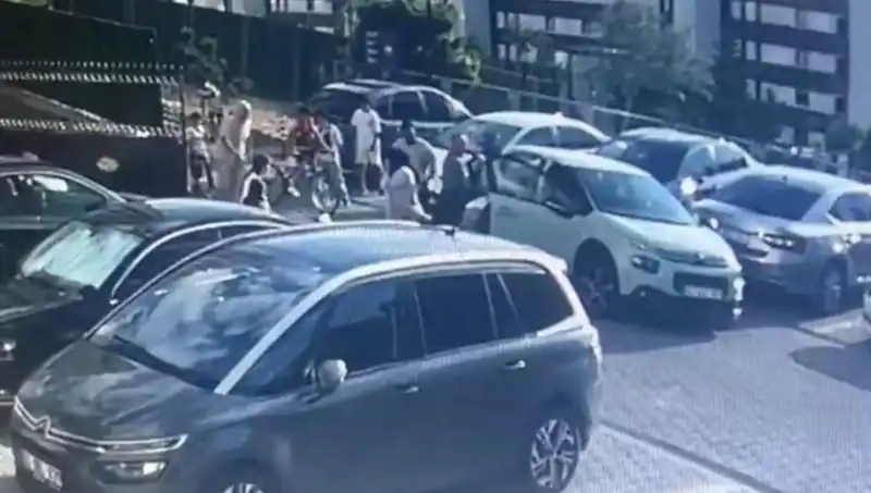Eşini ve Yakınlarını Ezerek Kaçmaya Çalışan Şahıs Şoka Soktu!