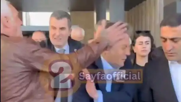 Özgür Özel’e AKM Çıkışında Fiziksel Saldırı Gerçekleşti