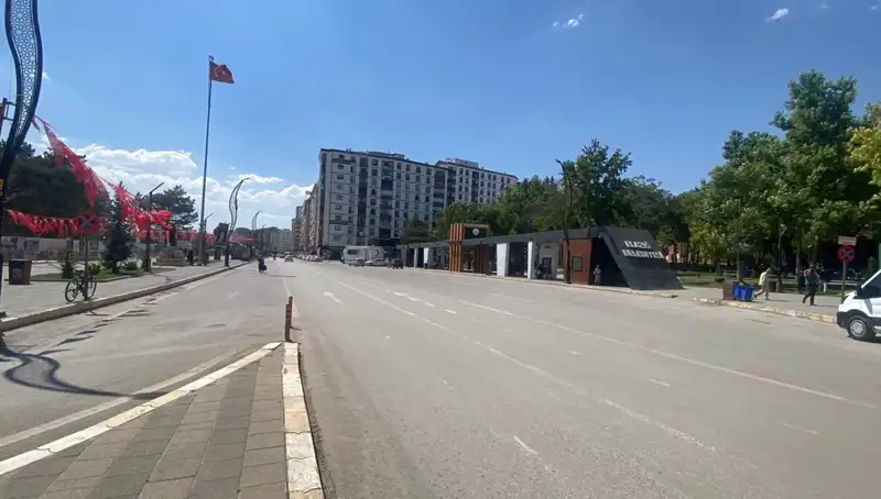 Elazığ'da Sokaklar Neden Terk Edilmiş Gibi Görünüyor?