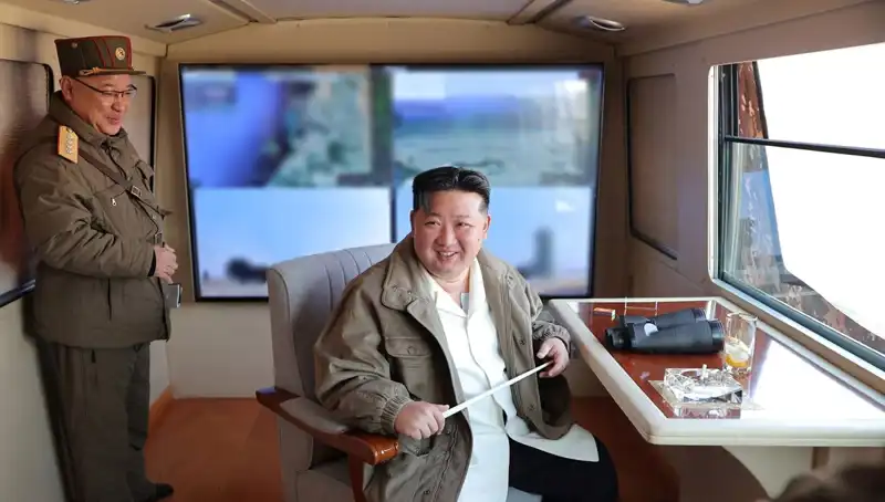 Kim Jong Un, Yeni Uçaksavar Füzesinin Testini Gerçekleştirdi!