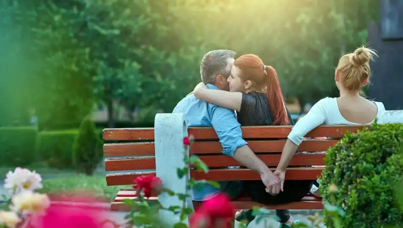 İlişkinizde Aldatılma Şüphesi Mi Var? 5 Gizli İşareti Keşfedin!