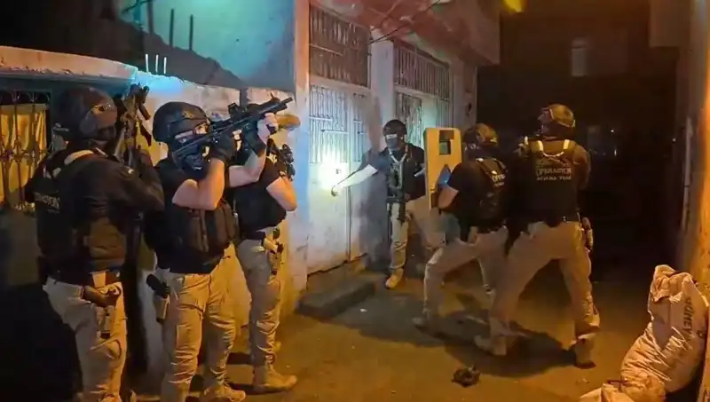 İstanbul'da DAEŞ'e Yönelik Dev Operasyon: 18 Kişi Gözaltına Alındı