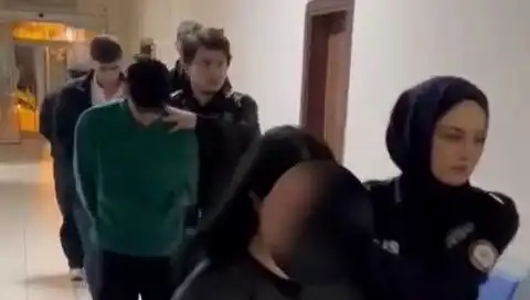 İstanbul'da Silahla Telefon Gaspı: 5 Şüpheli Kıskıvrak Yakalandı