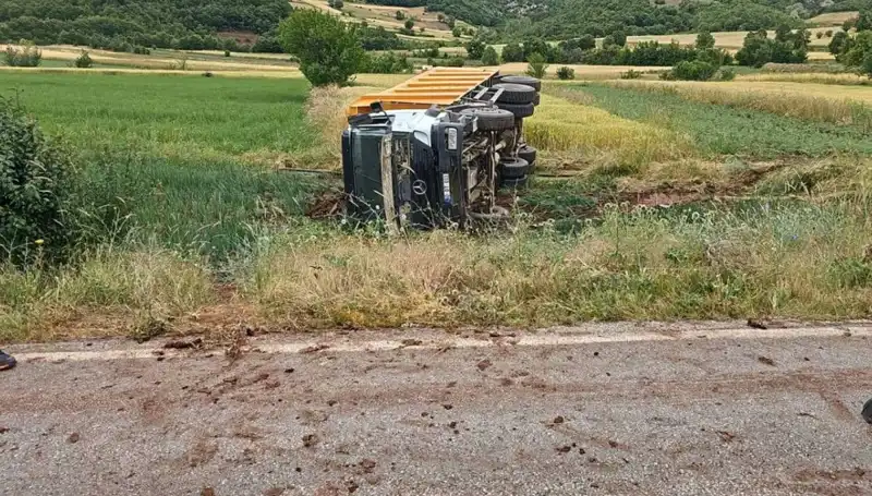 Tokat’ta Kamyon Devrildi, Şoför Feci Şekilde Hayatını Kaybetti