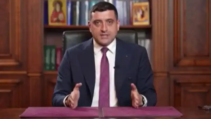 Romanya Seçimlerinde Aşırı Sağcı Aday Heyecan Veriyor
