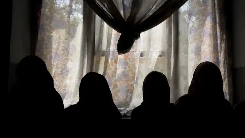 Taliban Kadın Yazarların Kitaplarını Yasakladı: Kadınların Sesi Susturuluyor