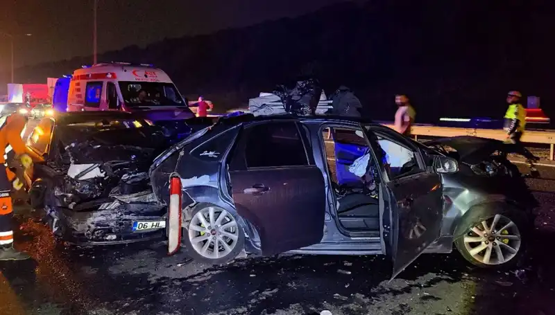 TEM Otoyolu'nda Zincirleme Kaza: 7 Kişi Yaralandı, Trafik Durma Noktasına Geldi