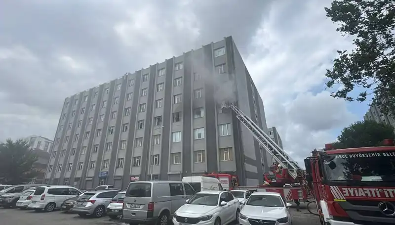 Çorap İmalathanesinde Çıkan Yangın Korkuttu: Büyük Kayıplar Yaşandı