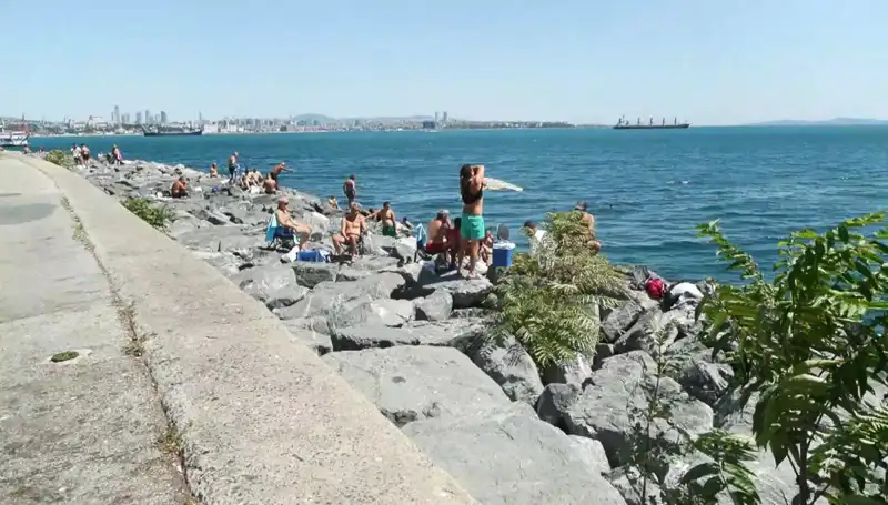 İstanbullular Yazı Karşılamak İçin Sahile Akın Etti!