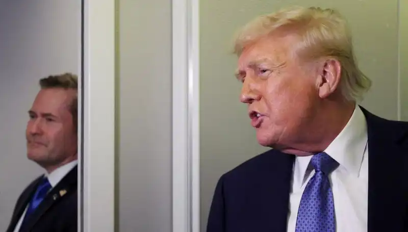 Trump, Mike Waltz’u Görevden Aldı: Planların Sızmasındaki İddialar