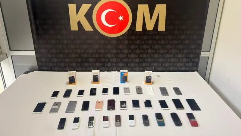 Gümrük Kaçağı 37 Cep Telefonu Ele Geçirildi: Kaçakçılara Ağır Darbe