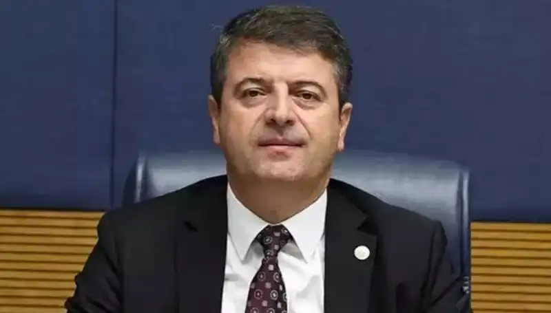 Adıyaman Belediye Başkanı Abdurrahman Tutdere Görevine İade Edildi: Yeniden Siyasi Arenada