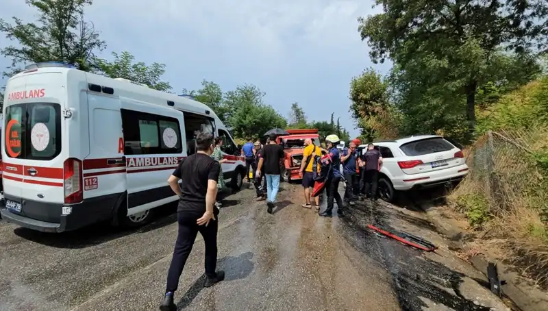 Sakarya’da Kamyonet ile Cip Çarpıştı: 4 Çocukla 5 Yaralı