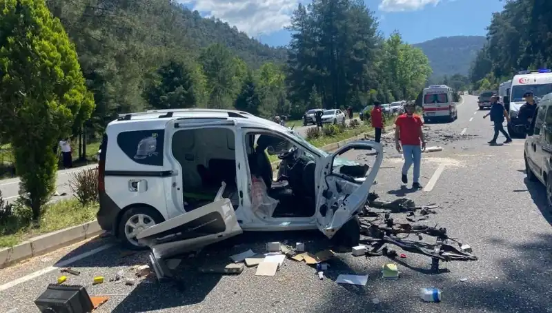 Marmaris’te Feci Kaza: Savaş Alanına Dönen Yolda Hayat Kayıpları ve Yaralılar!