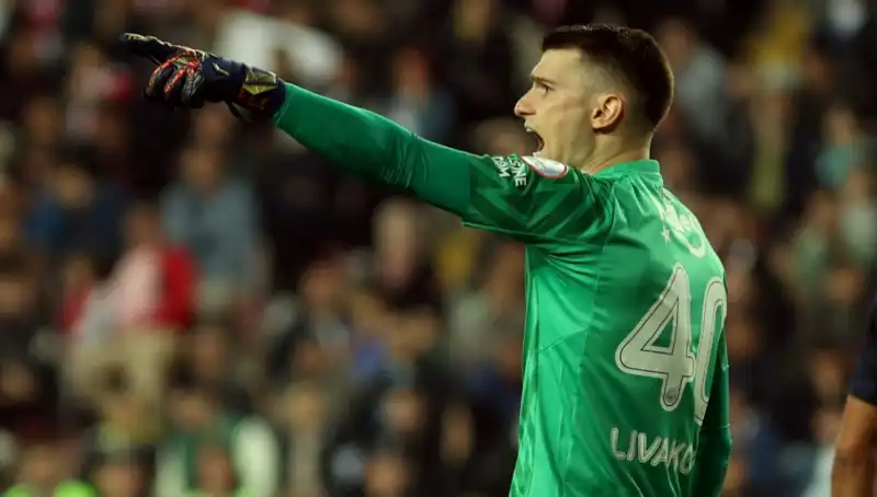 Fenerbahçe'nin Kalecisi Livakovic’in Skandalı: Taraftarları İkiye Bölündü