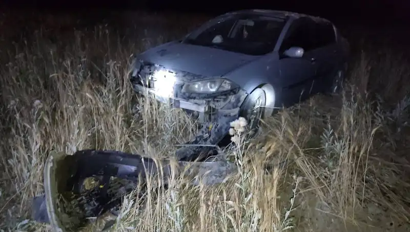 Burdur'da Otomobil Tarlaya Uçtu: Kaza Sonrası İki Kişi Yaralandı