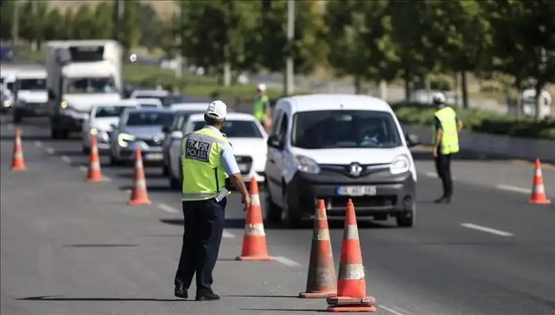 Geniş Bir Konvoy, Tüneli Kapatmaya Neden Oldu!