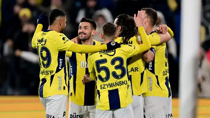 Kadıköy'de Futbol Coşkusu: Büyük Maç Öncesi Gözler Stadyumda