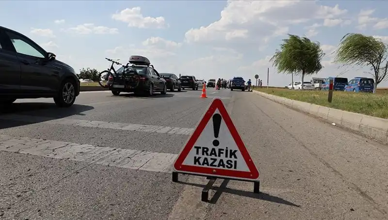 Adana'da Feci Kaza: Kamyon ile Otomobil Çarpıştı, 1 Kişi Hayatını Kaybetti