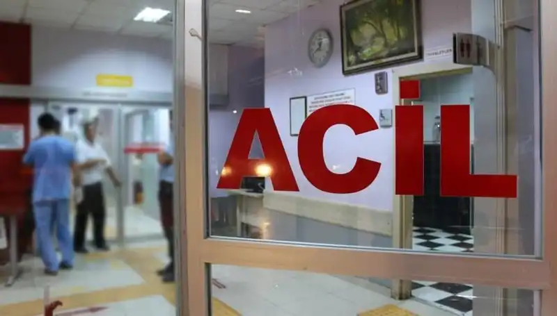 Burdur'da Bıçaklı Kavga: Genç Adam Hayat Mücadelesi Veriyor
