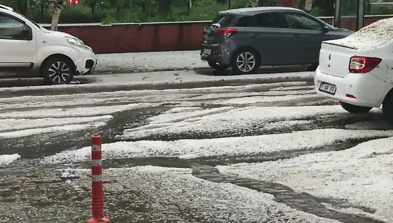 Ardahan'da Dolu Yağışı, Şehri Bembeyaz Kattı: Neler Oluyor?