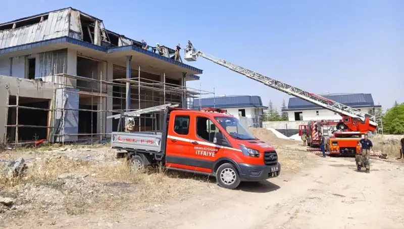 Ankara Gölbaşı'nda Villalara Sıçrayan Yangın Korkuttu
