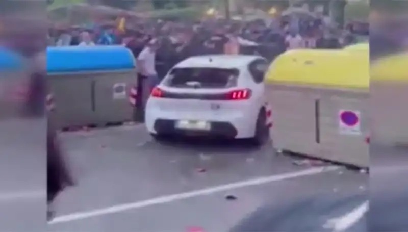 İzmir’de Skandal: Aracını Taraftarların Üzerine Sürdü, 13 Yaralı!