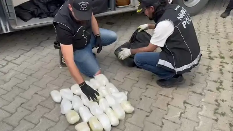 Yolcunun Valizinden Çıkan 13 Kilo Metamfetamin Şoku!
