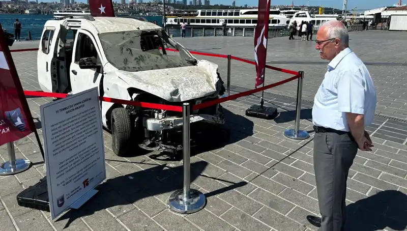 15 Temmuz'da Tankların Ezdiği Araçlar Sergilenmekte