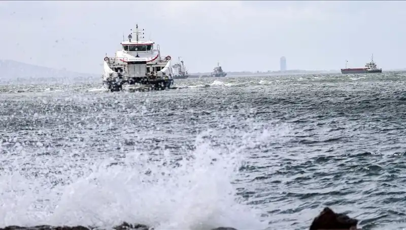 İzmir'de Fırtına Vapur Seferlerini Nasıl Etkiledi?