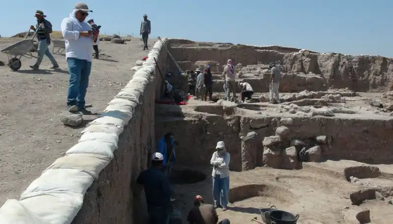 Oylum Höyük’te Yaz Sıcaklarında Kazı Çalışmaları Devam Ediyor!